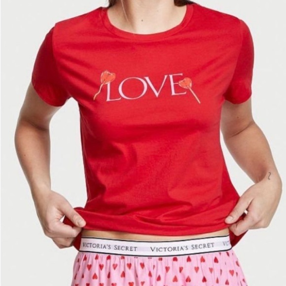 NWT Victoria’s Secret Corron Red “Love” Heart Print Short Sleeve T-Shirt Size S - Picture 1 of 9